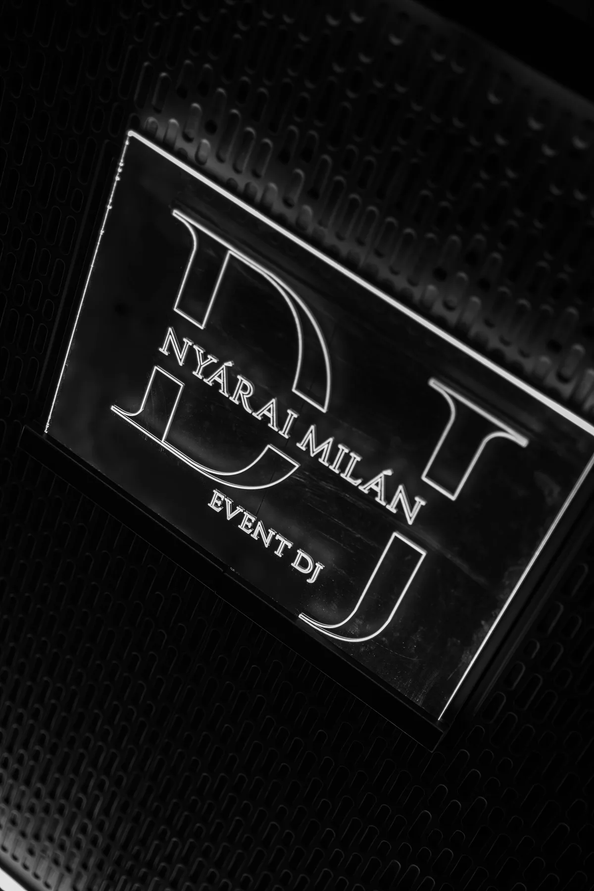 Nyárai Milán customer logo on the Stereo front.